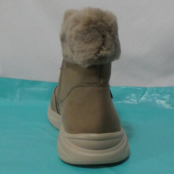 Unbranded | size 43 | Cozy Ankle Boots With Fur Cuffs and Zip Side Closures - Picture 4 of 11